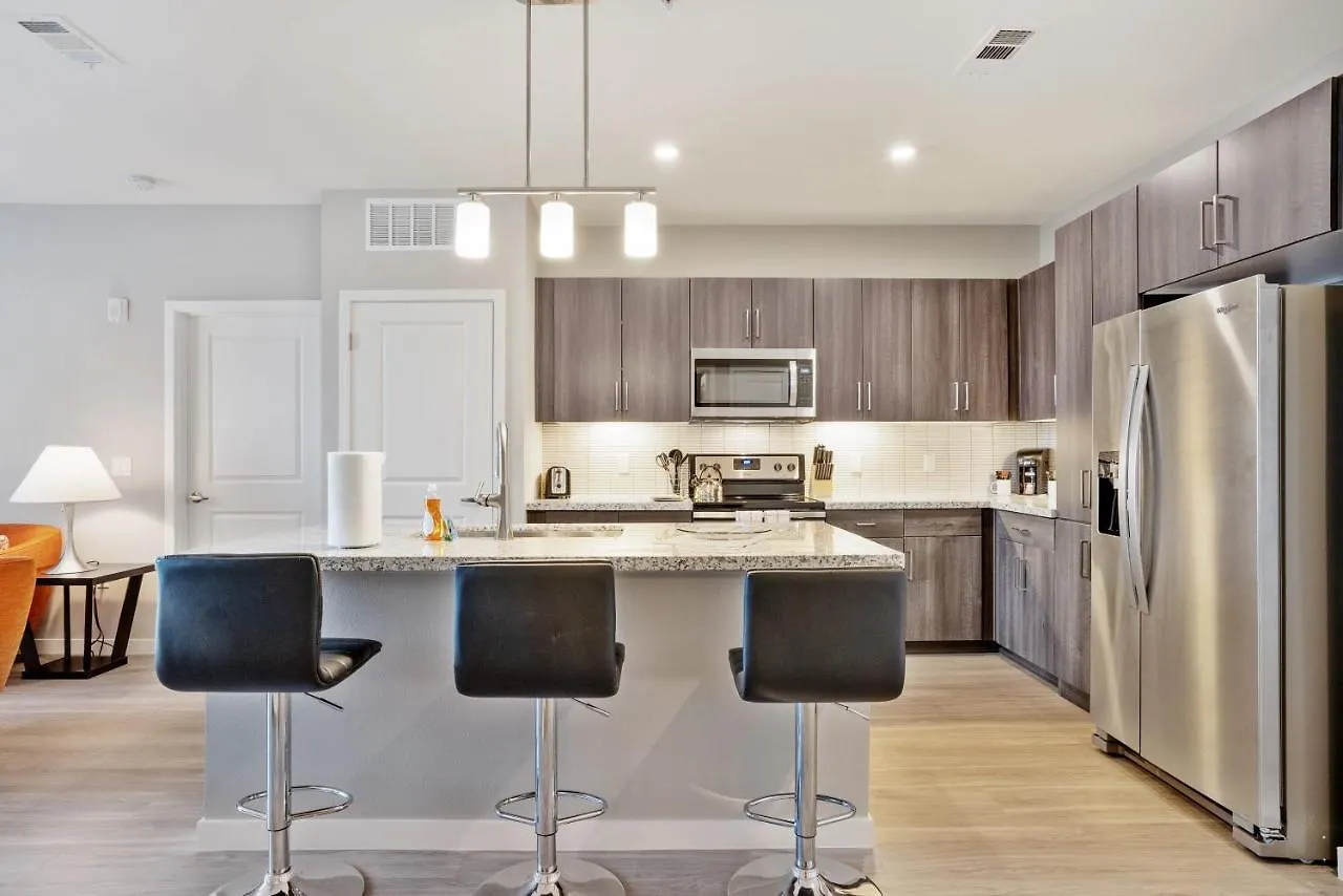 Stay Gia Modern 2 Bedroom Apartment With Swimming Pool  Phoenix