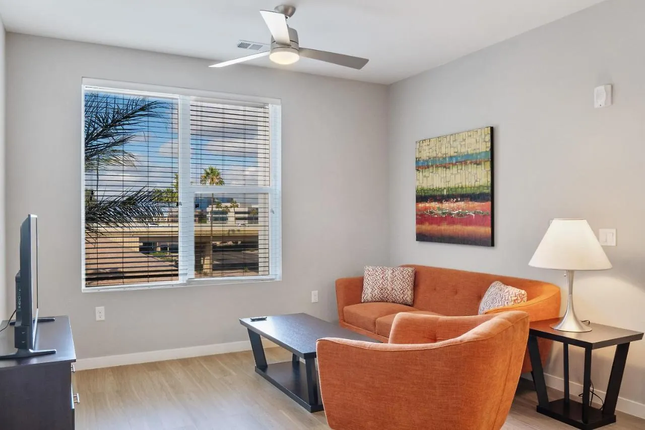 Stay Gia Modern 2 Bedroom Apartment With Swimming Pool  Phoenix