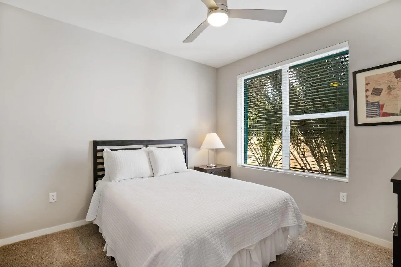 Stay Gia Modern 2 Bedroom Apartment With Swimming Pool Phoenix