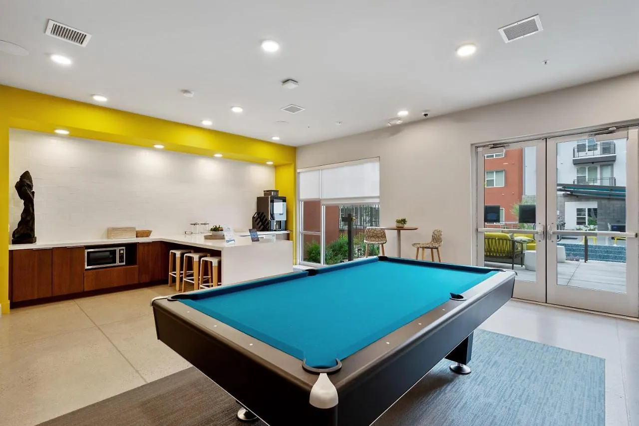 Stay Gia Modern 2 Bedroom Apartment With Swimming Pool Phoenix